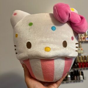 Hello kitty cupcake plush